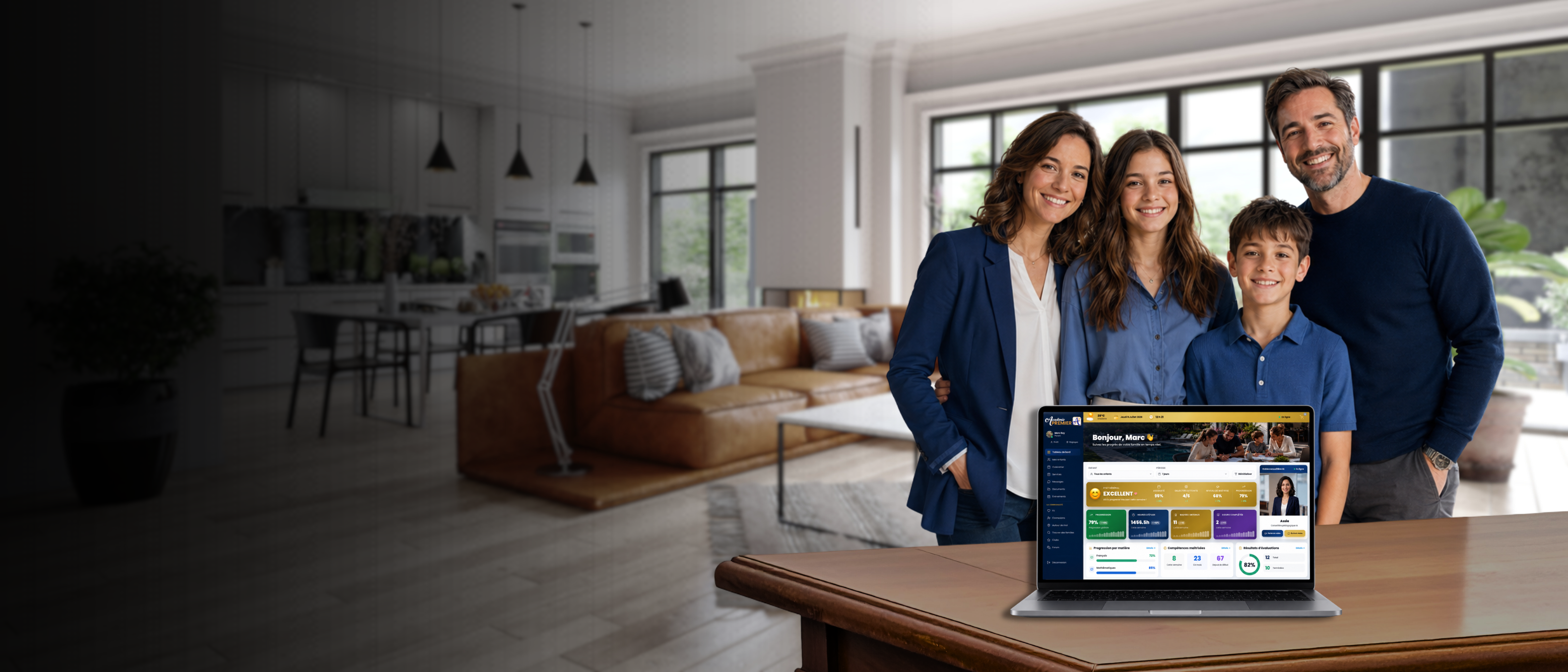 Famille québécoise heureuse avec la plateforme Académie Premier
